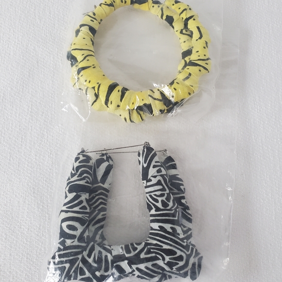 Two Earring Bundle - Picture 11 of 14